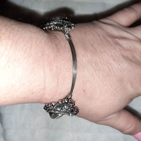 NWT cross bracelet   - Picture 6 of 6